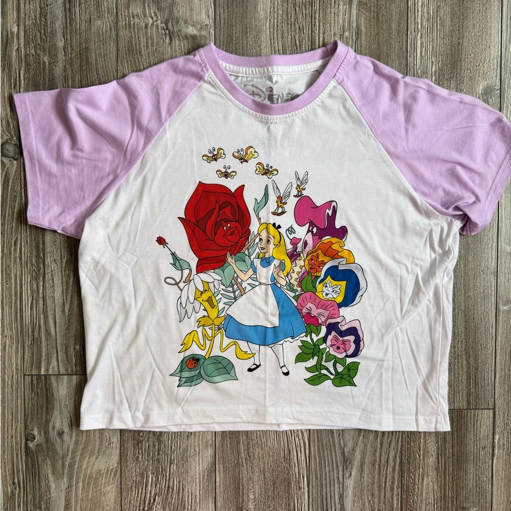 NWOT Cakeworthy Alice Women’s Cropped Tee